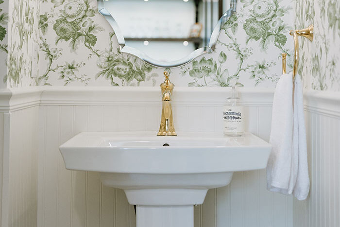 Powder Room (1-185)